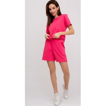 Костюм  женский       из кулирки    футболка с шортами   красный