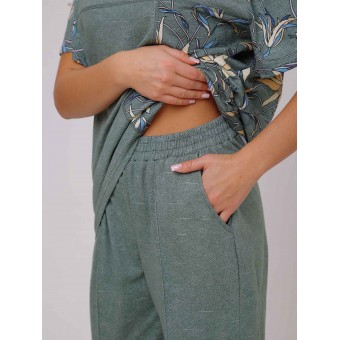 Костюм  женский       из кулирки    футболка с брюками   зеленый  Цветы Kuzina  