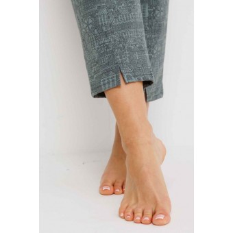 Костюм  женский       из кулирки    футболка с брюками с рукавом 3/4  зеленый  Надписи Kuzina