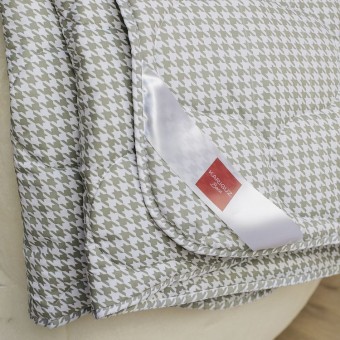 Одеяло     для сна 200х220  евро из микрофибры  200 г/м2    силиконизированное волокно    KARIGUZ