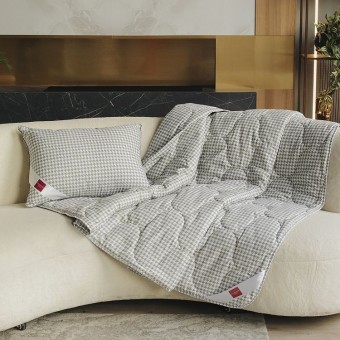 Одеяло     для сна 140х205  1,5 спальное из микрофибры  200 г/м2    силиконизированное волокно    KARIGUZ