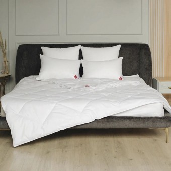 Одеяло     для сна 172х205  двуспальное из микрофибры  300 г/м2    Микрогель    KARIGUZ