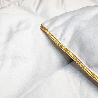 Одеяло     для сна 150х200  1,5 спальное из микрофибры  200 г/м2    силиконизированное волокно    KARIGUZ