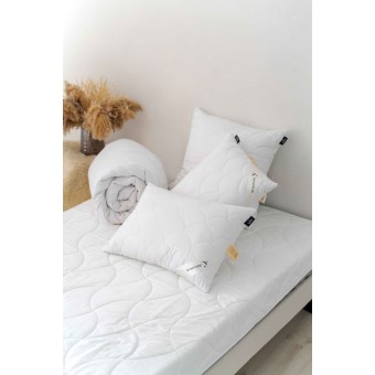 Одеяло     для сна 140х205  1,5 спальное из перкаля  300 г/м2    шерсть овечья, силиконизированное волокно    MOYЁ HOME