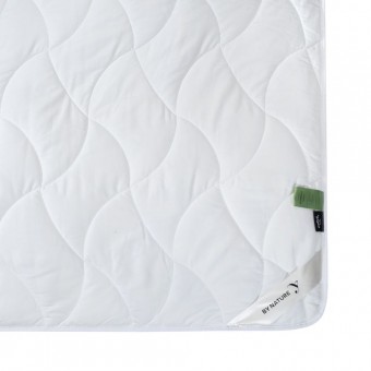 Одеяло     для сна 140х205  1,5 спальное из сатина  300 г/м2    бамбук, силиконизированное волокно    MOYЁ HOME