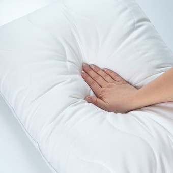 Подушка     для сна 50х70   из поликоттона      шелк, силиконизированное волокно белая   MOYЁ HOME