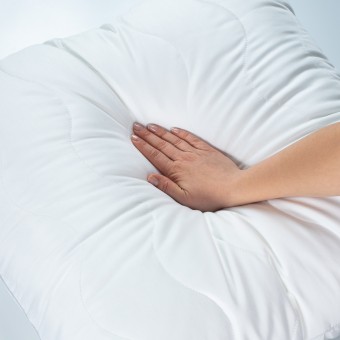 Подушка     для сна 70х70   из поликоттона      шелк, силиконизированное волокно белая   MOYЁ HOME