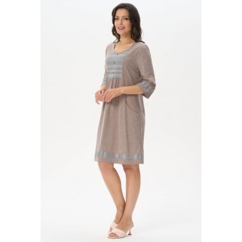 Платье  женское       трикотажное     с рукавом 3/4  бежевое  Орнамент   