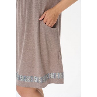 Платье  женское       трикотажное     с рукавом 3/4  бежевое  Орнамент   