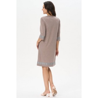 Платье  женское       трикотажное     с рукавом 3/4  бежевое  Орнамент   