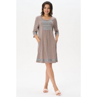 Платье  женское       трикотажное     с рукавом 3/4  бежевое  Орнамент   
