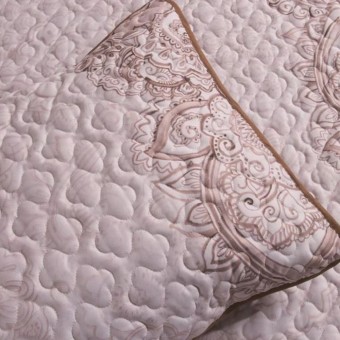 Покрывало     на кровать 230х250  евро из полисатина  110 г/м2      с наволочками 50х70 2 шт  Valtery