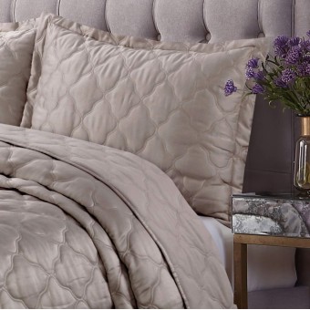 Покрывало     на кровать 240х260  евро атласное  380 г/м2        Sofi de Marko