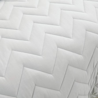 Покрывало     на кровать 230х250  евро атласное          Sofi de Marko