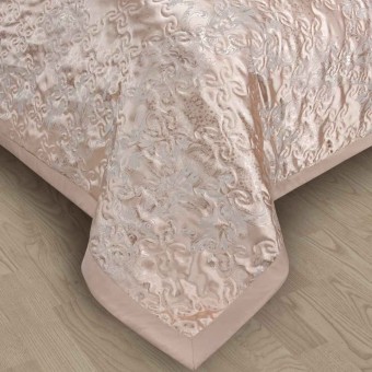 Покрывало     на кровать 230х250  евро из жаккарда       розовое с наволочками 50х70 2 шт  Valtery