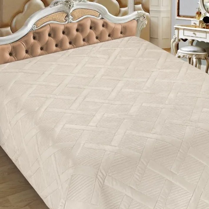 Покрывало на кровать 250х230 евро из искуственного меха 400 г/м2 бежевое Геометрия Marianna