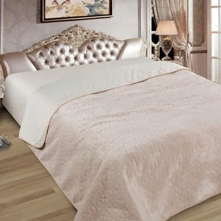 Покрывало на кровать 200х220 евро из искуственного меха 80 г/м2 бежевое Орнамент Marianna