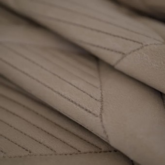 Покрывало     на кровать 250х230  евро из искуственного меха  400 г/м2     коричневое  Геометрия Marianna