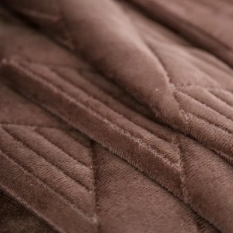 Покрывало     на кровать 250х230  евро из искуственного меха  400 г/м2     коричневое  Геометрия Marianna  
