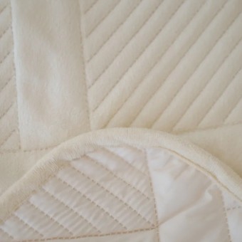 Покрывало     на кровать 200х230  евро из фланели  140 г/м2     бежевое  Ромбы Marianna