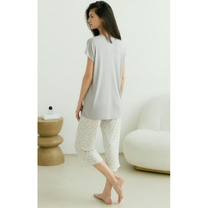 Комплект женский из вискозы футболка с бриджами