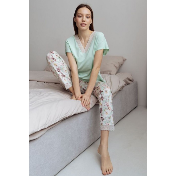 Пижама женская трикотажная футболка с брюками