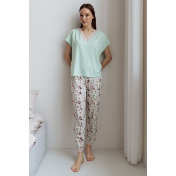 Пижама женская трикотажная футболка с брюками