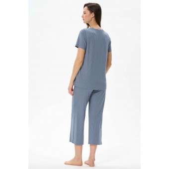 Пижама  женская       трикотажная    футболка с бриджами   серая