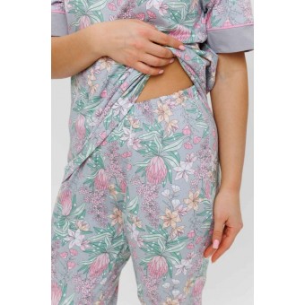 Пижама  женская       из кулирки    футболка с бриджами   серая  Цветы Kuzina
