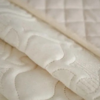 Покрывало     на кровать 160х230  1,5 спальное из фланели  150 г/м2     бежевое  Орнамент Marianna