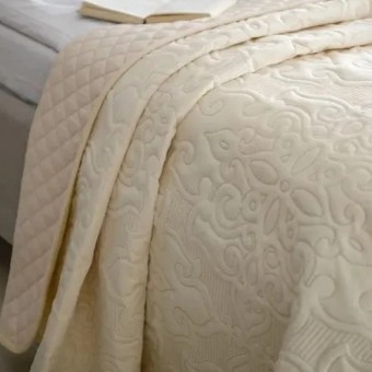 Покрывало     на кровать 160х230  1,5 спальное из фланели  150 г/м2     бежевое  Орнамент Marianna