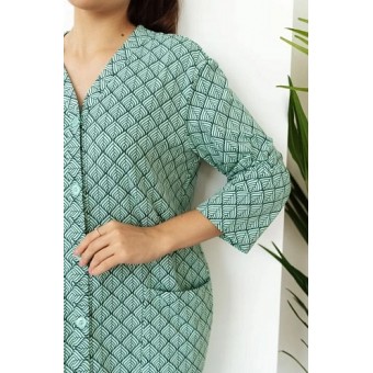 Халат  женский       трикотажный   на пуговицах  с рукавом 3/4  зеленый