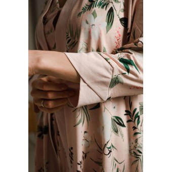 Халат  женский       трикотажный   на пуговицах  с длинным рукавом  розовый