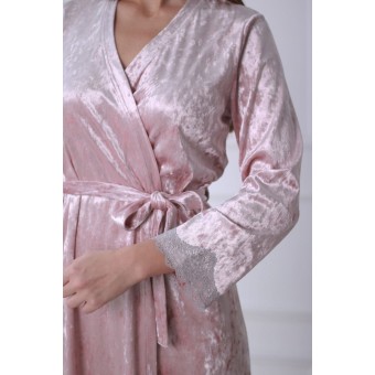 Халат  женский       из велюра   с запахом  с длинным рукавом