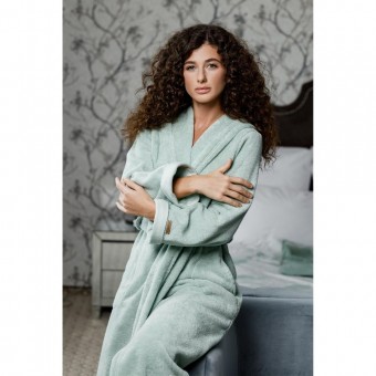 Халат  женский       махровый   с запахом  с длинным рукавом