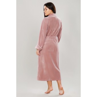 Халат  женский       из велюра   с запахом  с длинным рукавом