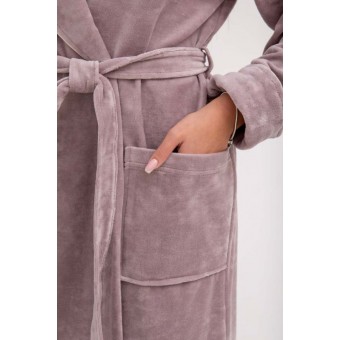 Халат  женский       из велюра   с запахом  с длинным рукавом