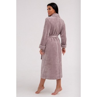 Халат  женский       из велюра   с запахом  с длинным рукавом