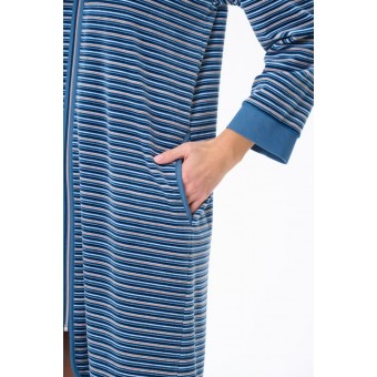 Халат  женский       из велюра   на молнии  с длинным рукавом