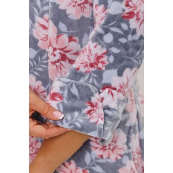 Халат  женский       из велюра   на пуговицах  с длинным рукавом