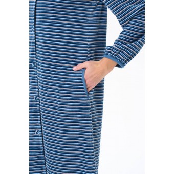 Халат  женский       из велюра   на пуговицах  с длинным рукавом